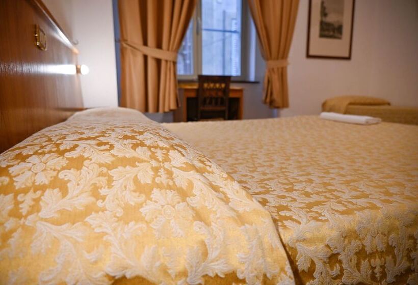 اتاق استاندارد سه نفره, Piccolo Hotel Etruria