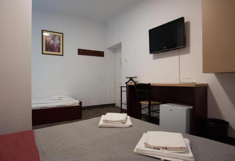 스탠다드 트리플 룸, Carnival City Hotel Oradea