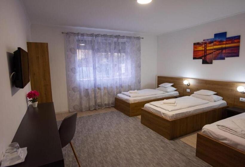 스탠다드 트리플 룸, Carnival City Hotel Oradea