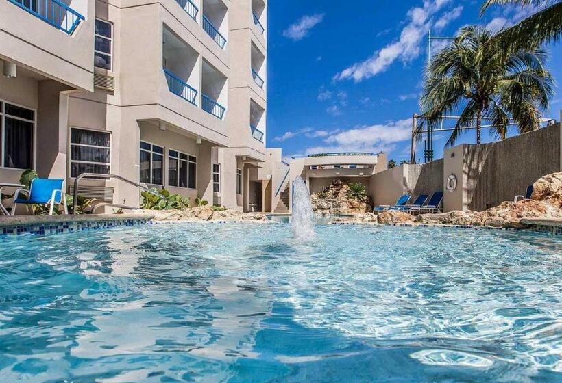 اتاق استاندارد با چشم‌انداز استخر, Comfort Inn & Suites