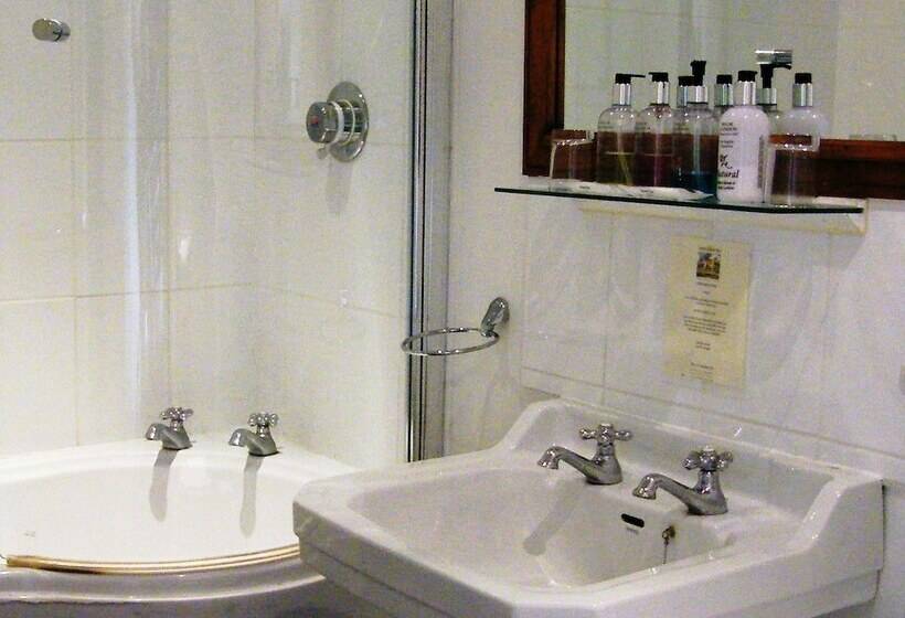 اتاق استاندارد, The Greyhound Coaching Inn