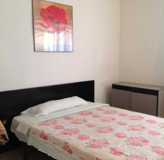 标准单人间共用浴室, Hostel Alhambra