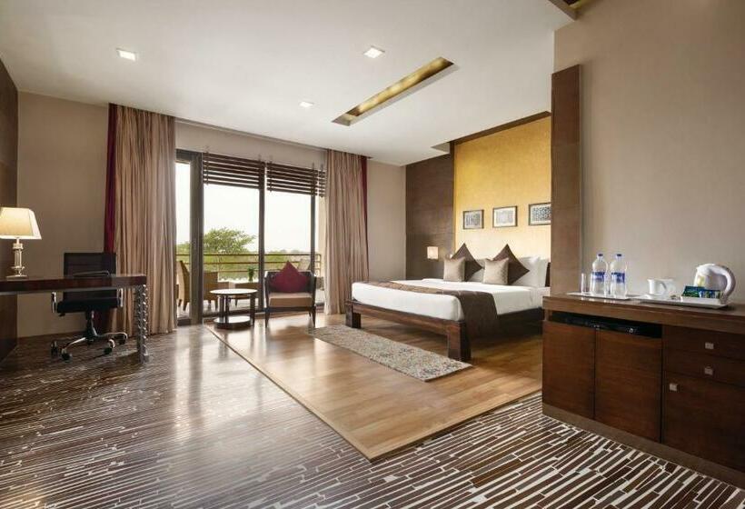 带大床的套房, Ramada Ajmer