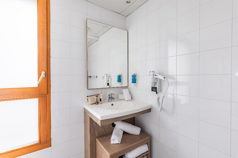 Quarto Estandar Cama King, Ramada Longyan