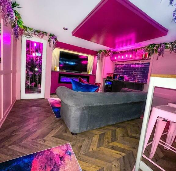 Апартаменты 1 Спальня, The Ultimate Hen Suite With Bar & Makeup Room