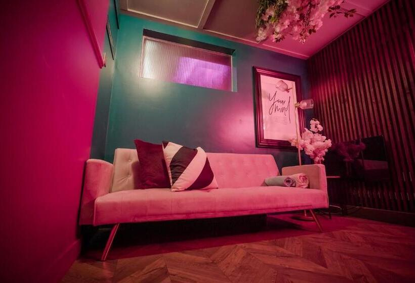 Апартаменты 1 Спальня, The Ultimate Hen Suite With Bar & Makeup Room