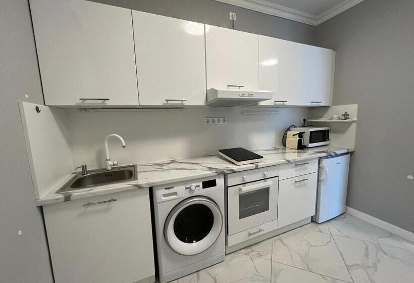 Escritório Estándar, Camille Apartmanhouse