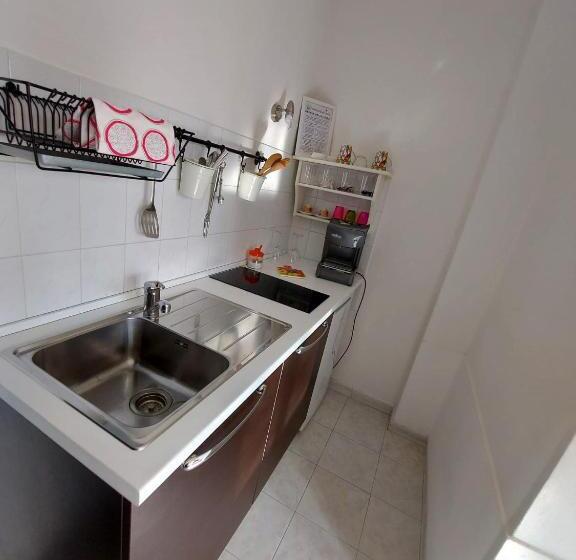 شقة غرفة واحدة, Villa Nadira