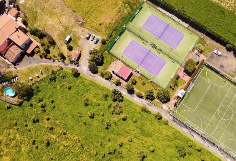 إستوديو سوبيريور, Villa Nadira
