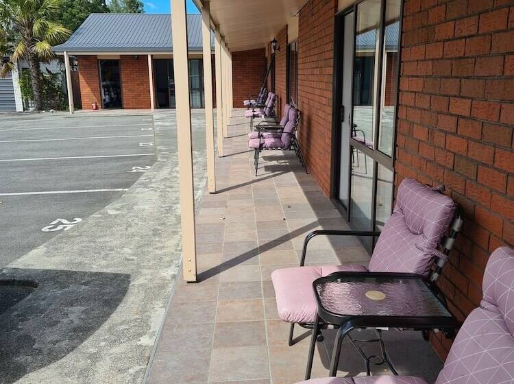 דירת שני חדרים, Arran Motel