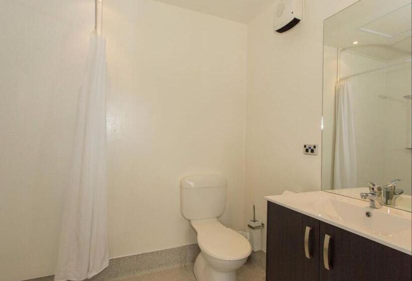 스탠다드 스튜디오, Clearbrook Motel & Serviced Apartments