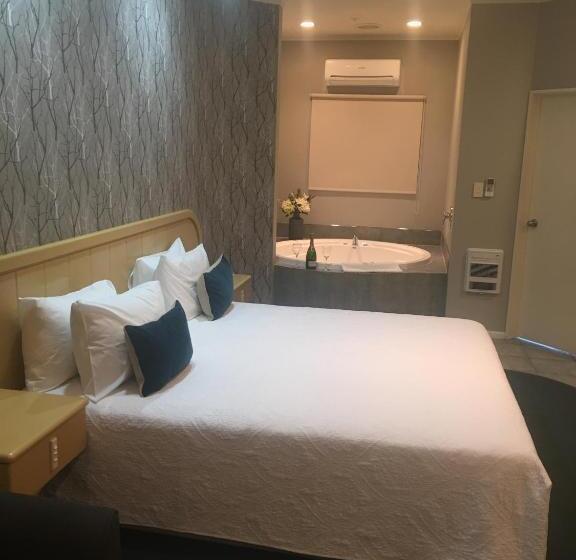 Студия Стандарт, Village Motel