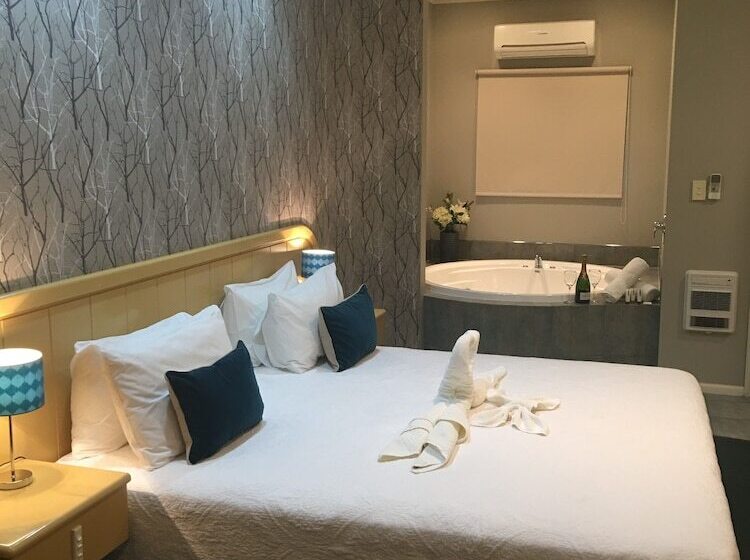 Апартаменты 2 Спальни, Village Motel