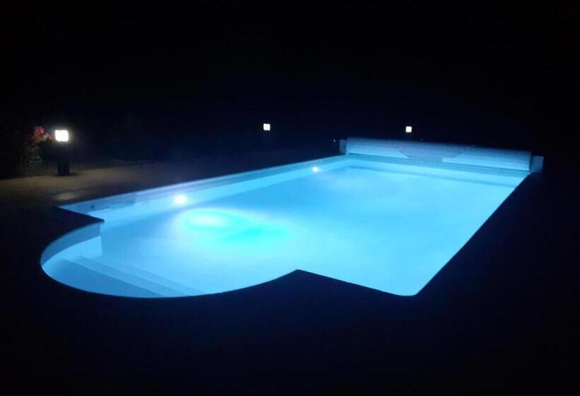 Номер Стандарт Вид на Бассейн, Chambres D Hãƒæ’ã‚â´tes Dans Authentique Mas Avec Piscine En Provence