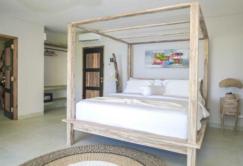 Номер Deluxe, Theodor At Labuan Bajo