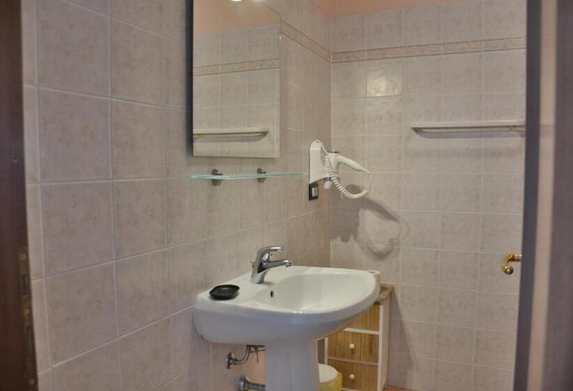 Трехместный Номер Стандарт с Балконом, Villa Paradiso