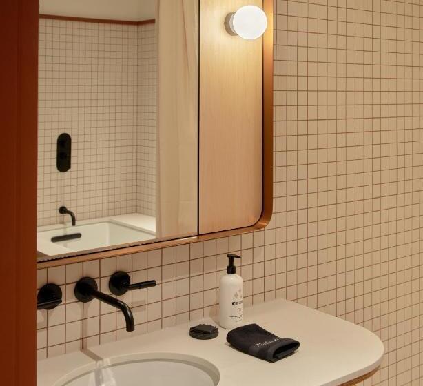 חדר סופריור עם מיטת קינג, Ace Hotel Toronto