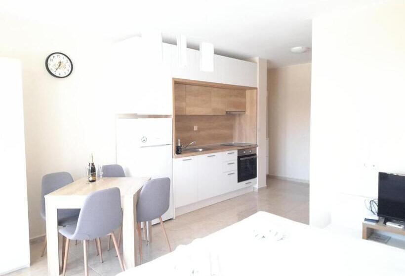 Студио Стандарт Вид на Бассейн, Sea Dreams Apartment
