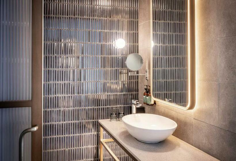 스탠다드 룸 킹사이즈 침대, Voco Auckland City Centre, An Ihg