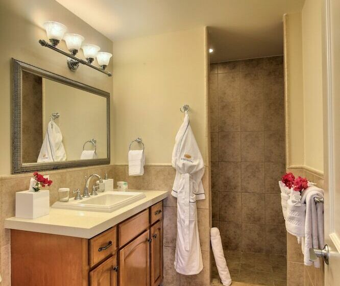 بانگلوی استاندارد, Bungalows At Windsong On The Reef