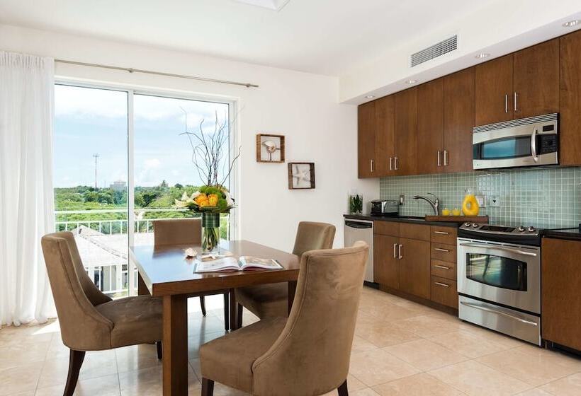 2 Bedrooms Suite Sea View, West Bay Club