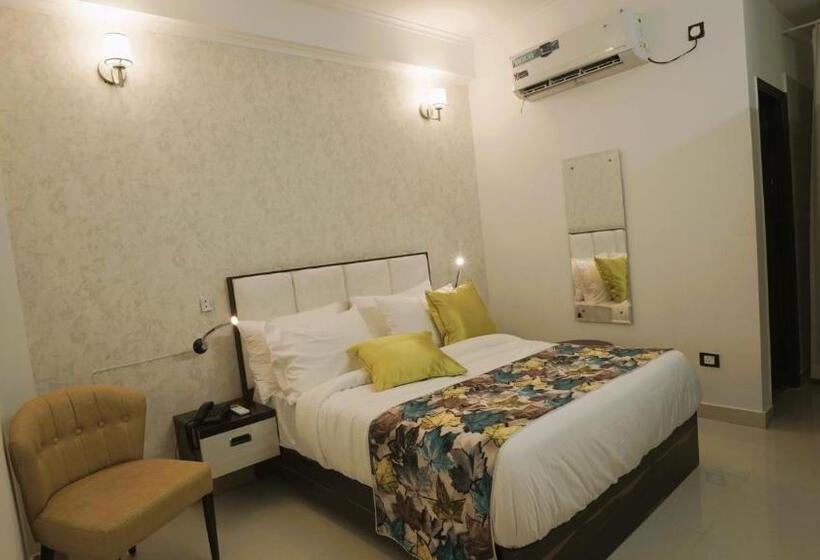 Номер Deluxe, M K Hotel And Restaurant