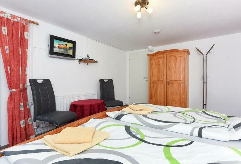 Номер Стандарт, Pension Pradler Zimmer Erdgeschoß