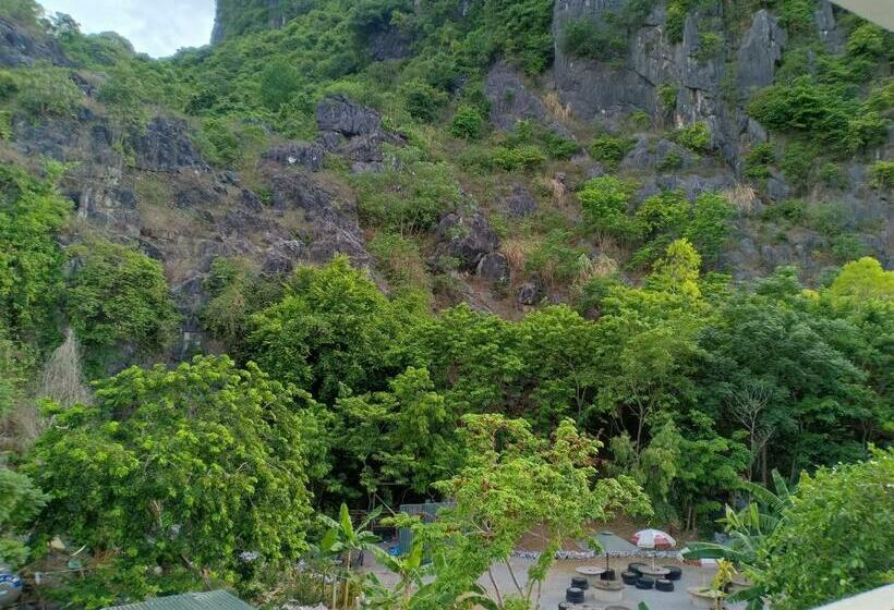 اتاق خانوادگی با چشم‌انداز کوه, Starlet Hotel Phong Nha