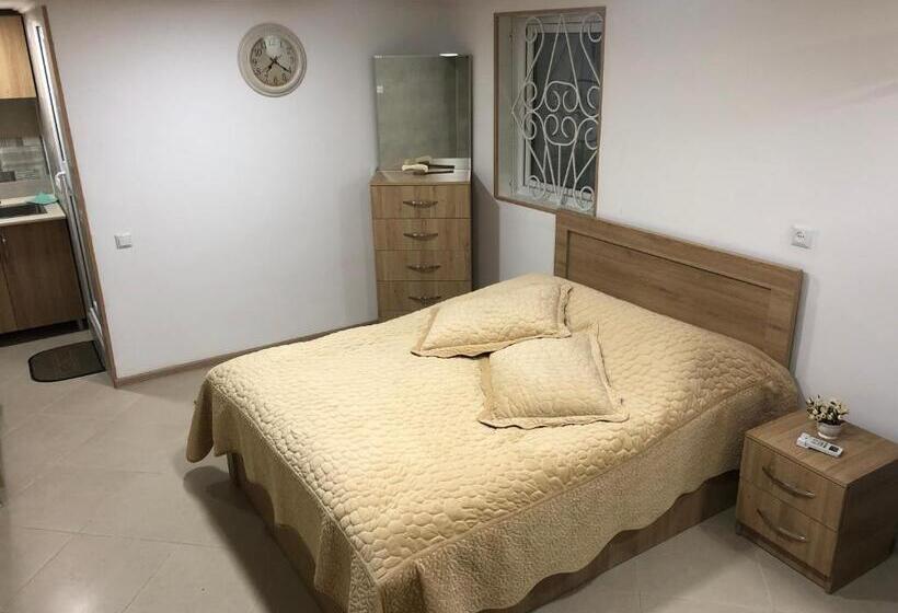 اتاق اکونومی, Guesthouse Batu
