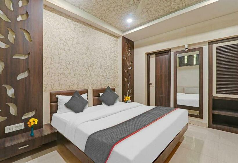 اتاق لوکس سه تخته, Townhouse 1182 Hotel Tirupati Galaxy