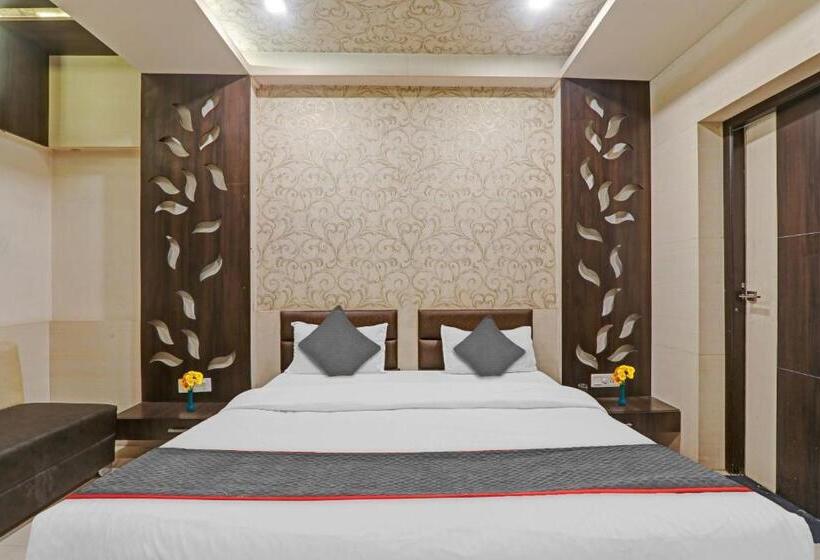اتاق لوکس سه تخته, Townhouse 1182 Hotel Tirupati Galaxy