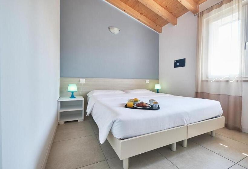 Apartamento 1 Dormitório Vista Piscina, Villaggio Turistico Lugana Marina