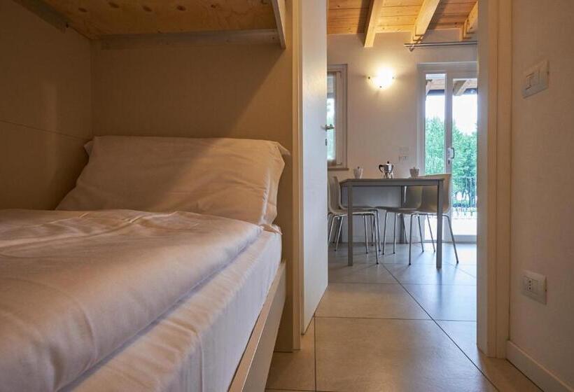 Apartamento 1 Dormitório Vista Piscina, Villaggio Turistico Lugana Marina