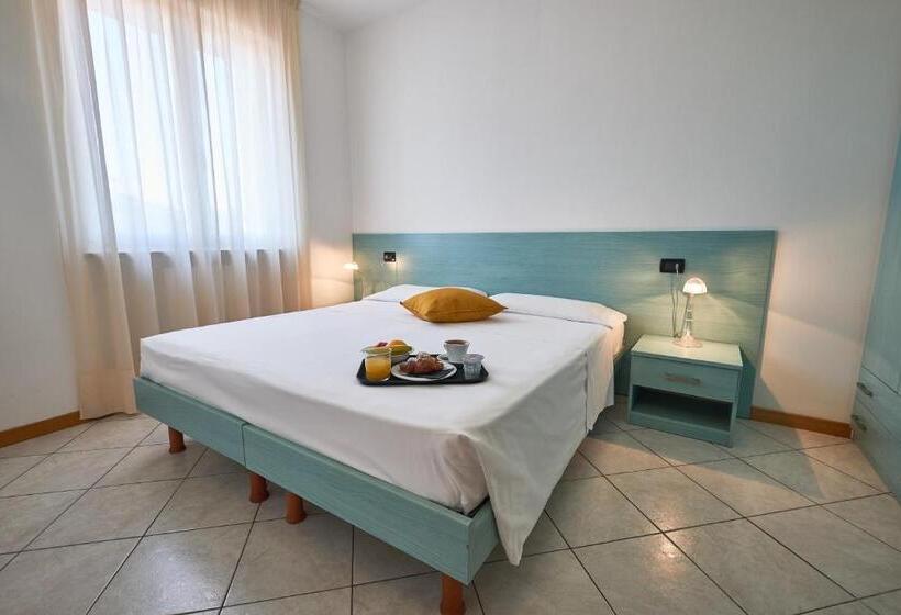 Apartamento 2 Dormitórios, Villaggio Turistico Lugana Marina