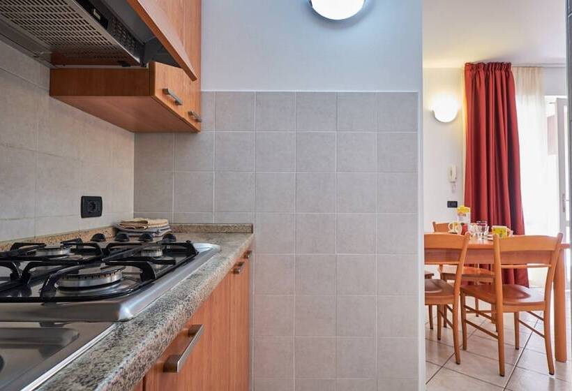 Apartamento 1 Dormitório, Villaggio Turistico Lugana Marina