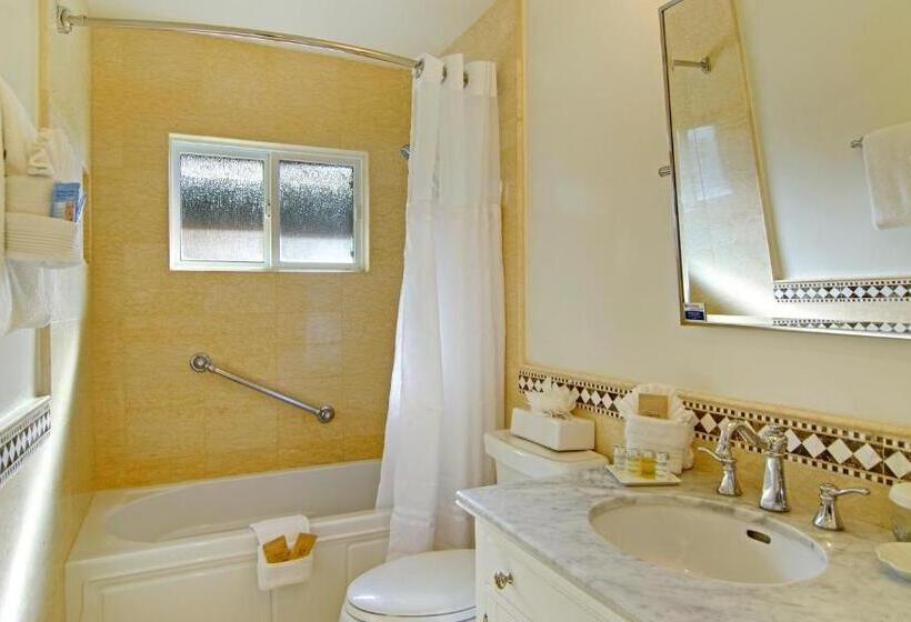 Люкс Deluxe Кровать Кинг, Wayside Inn