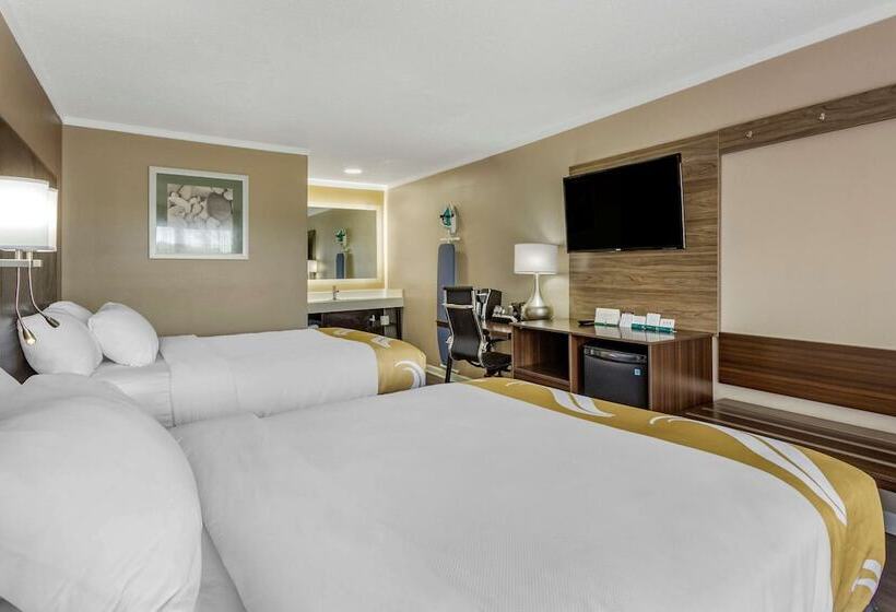 Номер Стандарт 2 Двуспальные Кровати, Quality Inn & Suites