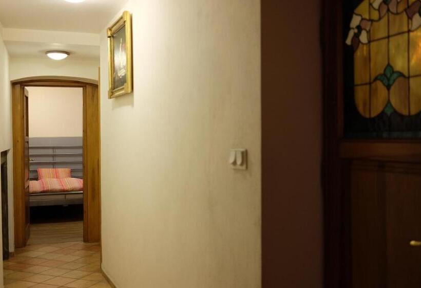 Quarto Estandar, Academus Pub & Guest House
