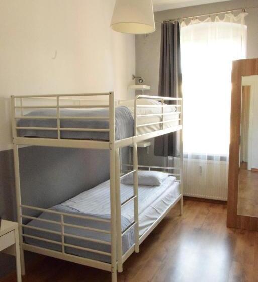 Номер Стандарт Совместная Ванная, Blooms Boutique Hostel