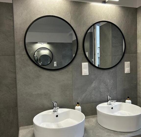 Номер Стандарт Совместная Ванная, Blooms Boutique Hostel