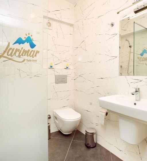 디럭스 스위트, Larimar Suite