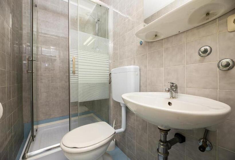Семейный Номер, Meliores Rooms & Restaurant