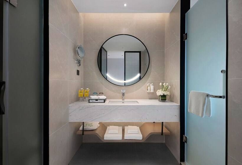 Номер Стандарт Двуспальная Кровать, Holiday Inn Hotel And Suites Wuhan New City By Ihg
