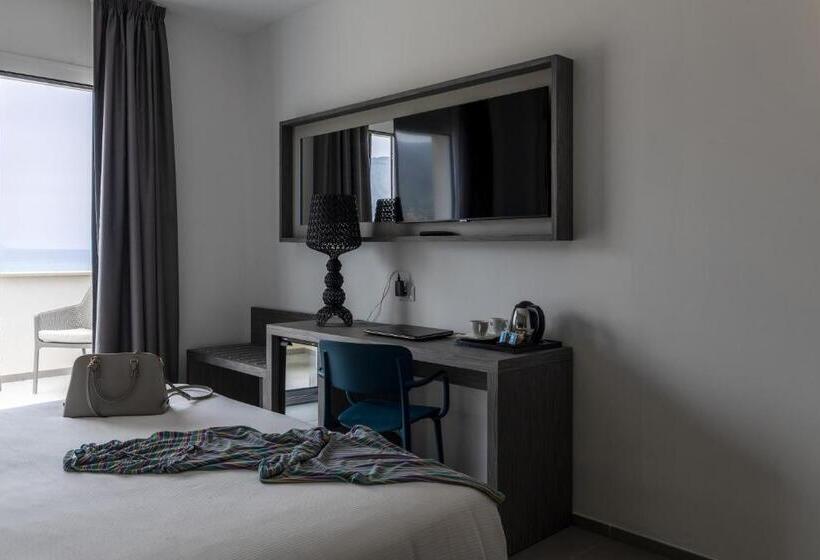 Трехместный Номер Deluxe Вид на Море, Resort La Battigia Beach & Spa