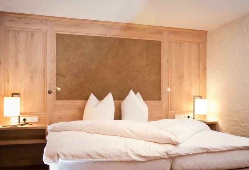 Номер Стандарт, Das Traditionshotel Schwarzer Adler