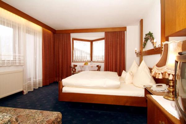 חדר סטנדרט לשלושה עם מרפסת, Sporthotel Pechtl