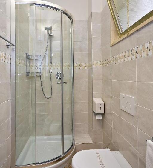 استودیوی لوکس, Residence Dei Due Porti
