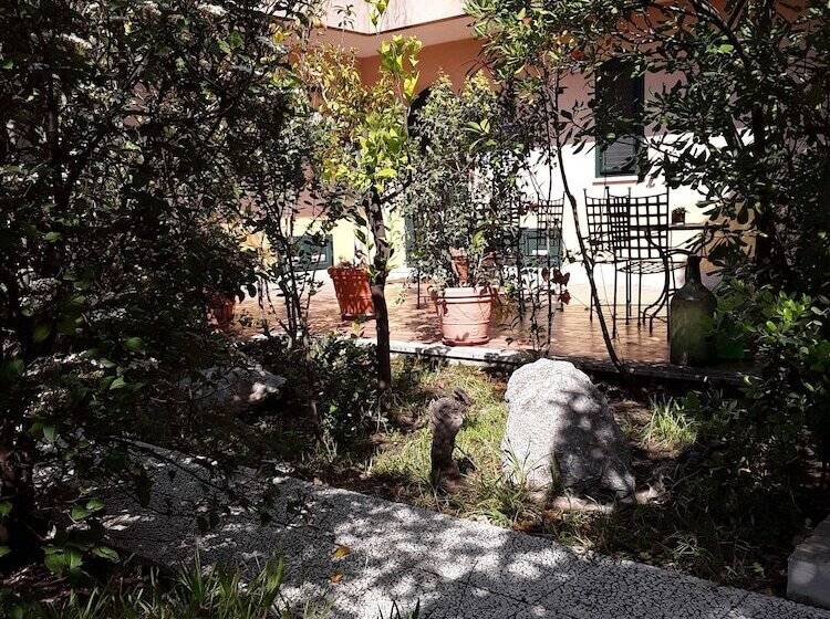 Quarto Estandar, Villa Archegeta