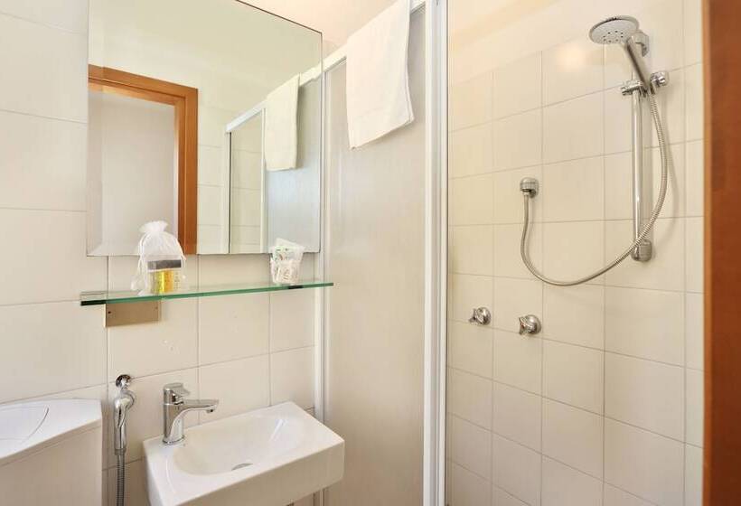 Quarto Estandar Individual, Brunella