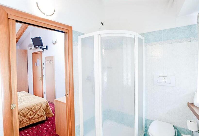 Comfort room with balcony, Doria